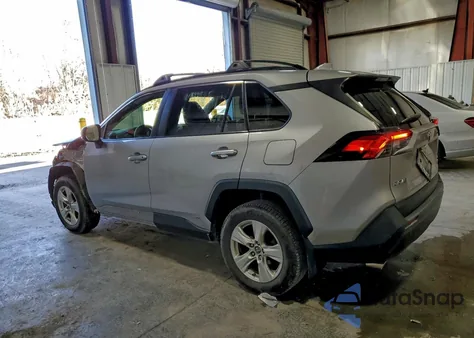 2019 Toyota Rav4 Le z USA, uszkodzony, nr VIN JTMLWRFV6KD010580